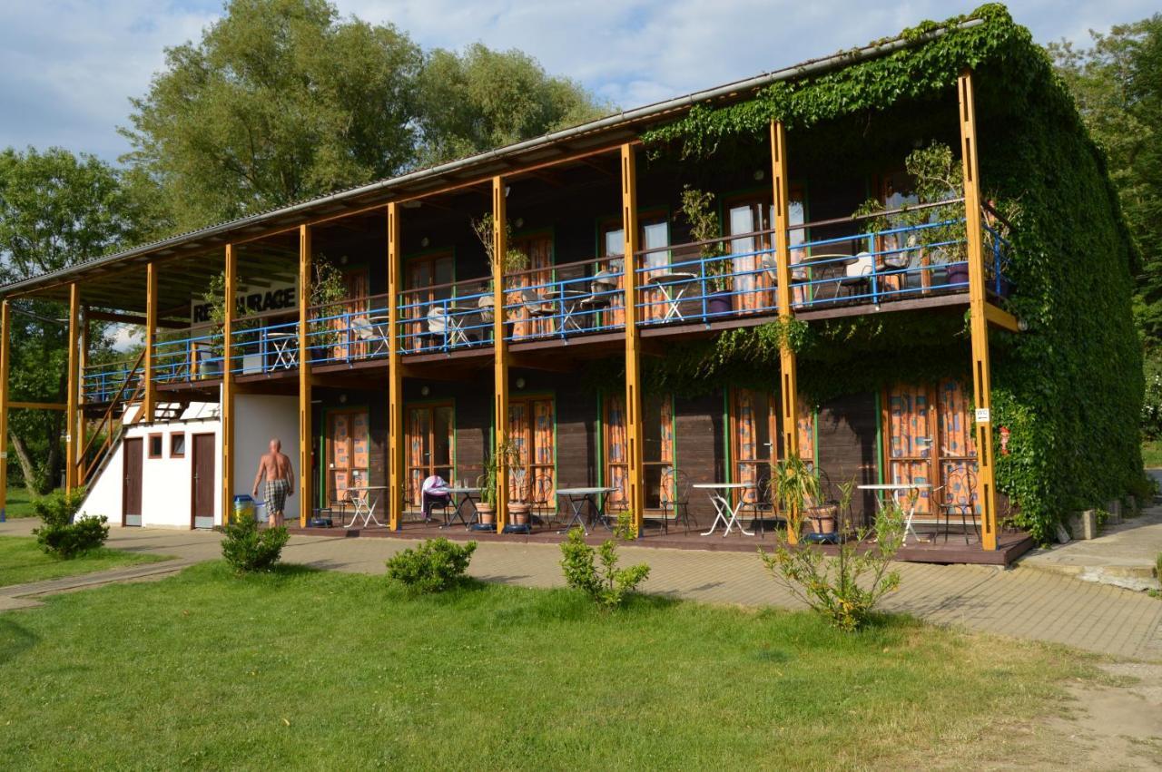 Lavka Park Skochovice Hotel Vrane nad Vltavou Luaran gambar